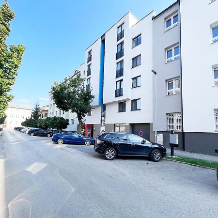 City Center Apartment With Nice Balcony ジリナ エクステリア 写真