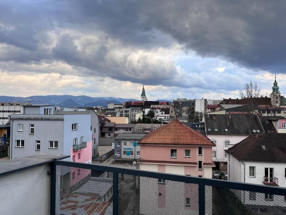 City Center Apartment With Nice Balcony ジリナ エクステリア 写真