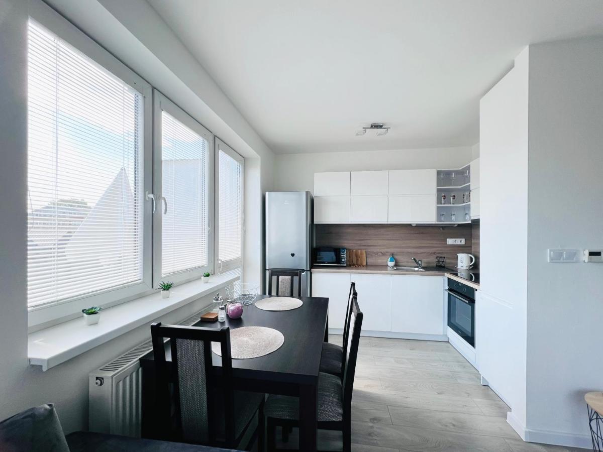 City Center Apartment With Nice Balcony ジリナ エクステリア 写真